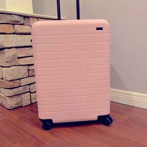 The Medium Away Suitcase in Blush